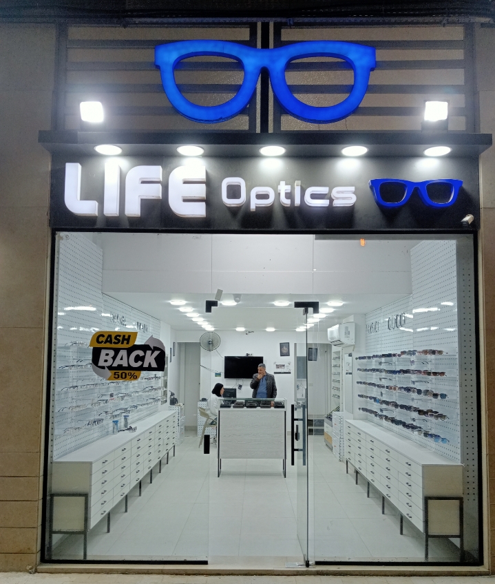 احصل على النظارة المثالية التي تجمع بين الأناقة والجودة مع LIFE Optics.