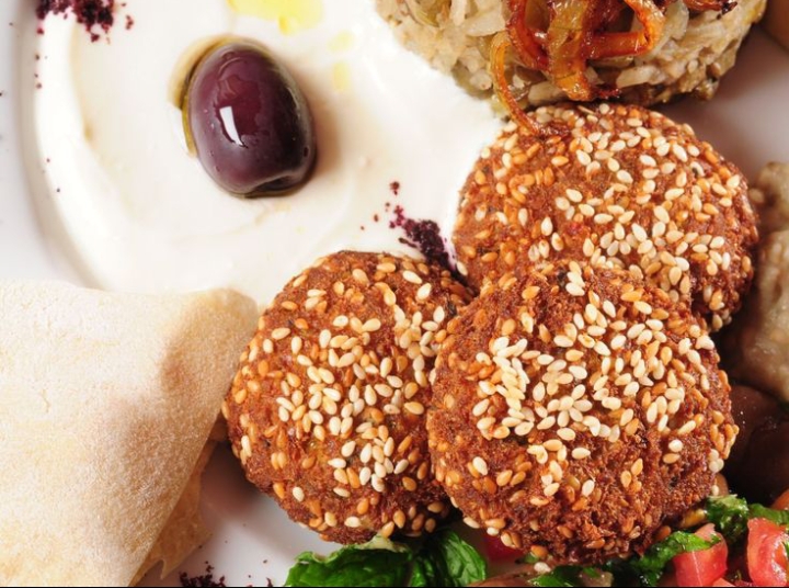 فول وفلافل حكاية