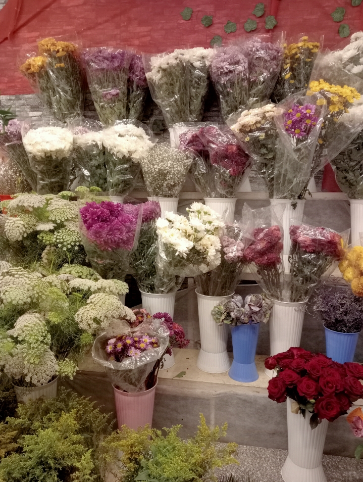 جميع انواع باقات الورود على استعداد تام لجميع الحفلات